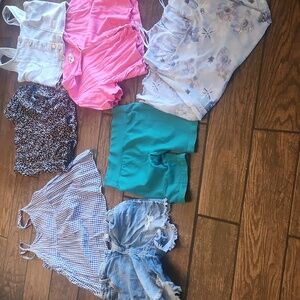 BUNDLE OF GIRLS CLOTHING